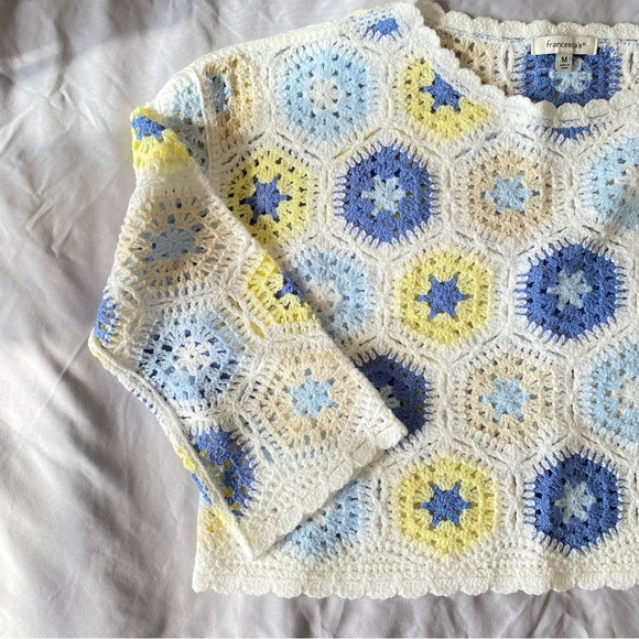 NEW Francesca’s Lessie Crochet Pullover Cropped Sweater White Yellow Blue size M - Picture 11 of 13